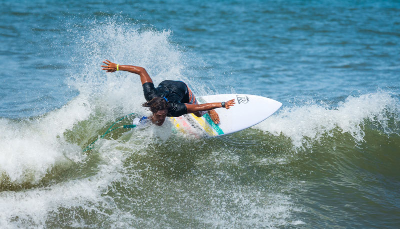 putu surfing