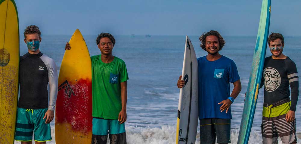 instructor surfing at pelan bali