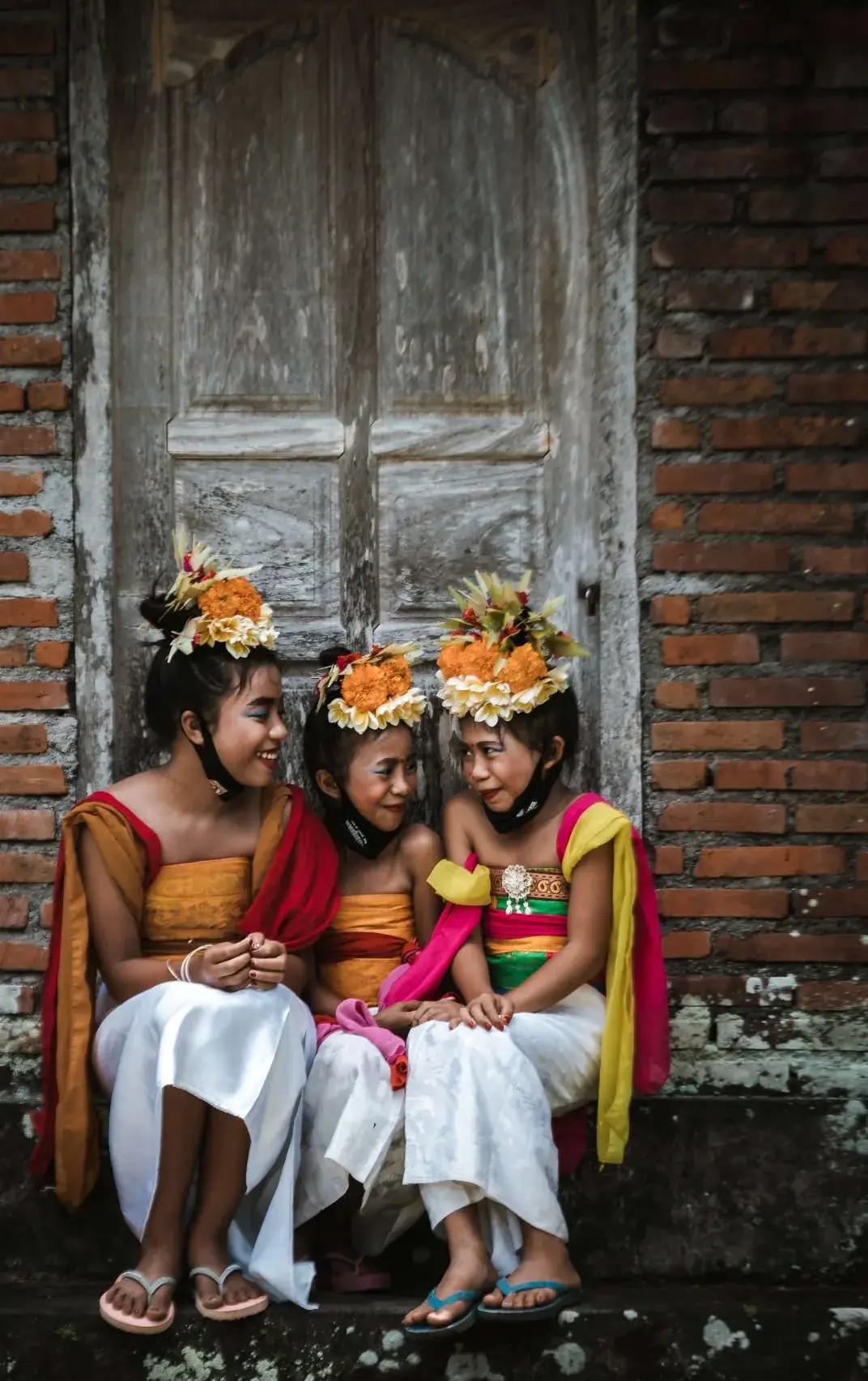 bali children with traditional clothes